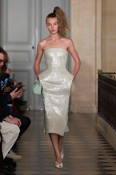 Look 60